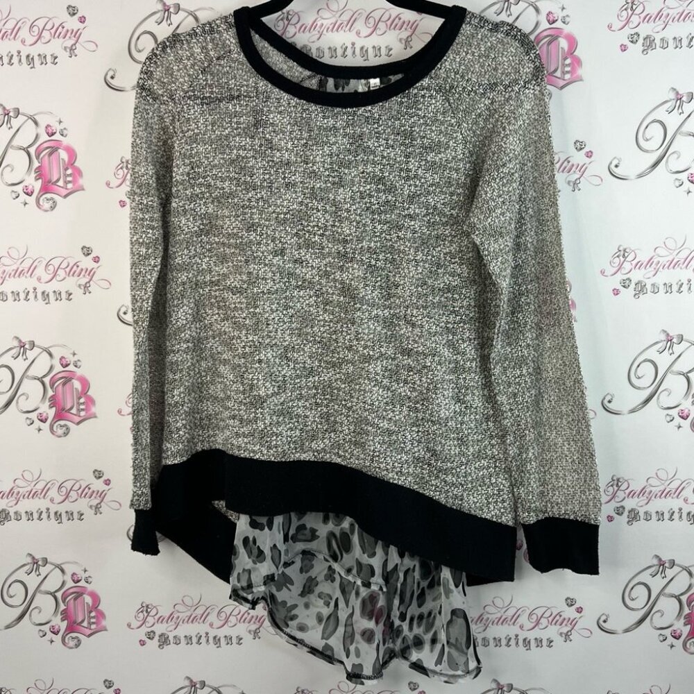 Adikto Long sleeve cheetah leopard print animal  Black and Gray Patterned Top